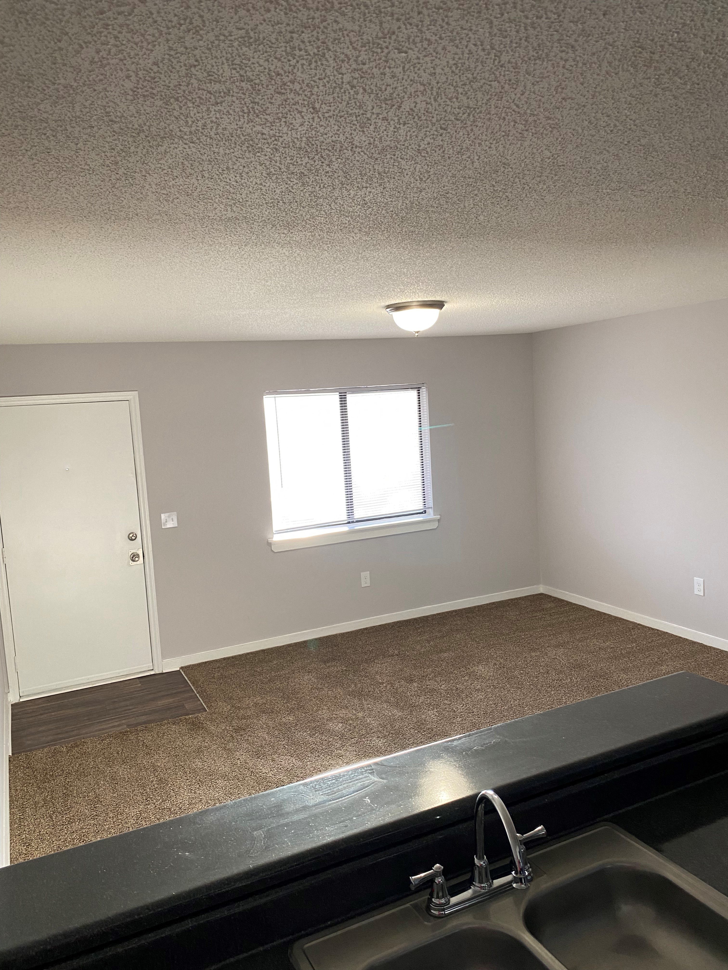 Photos and Video of Glennwood Apartments in Burlington, NC